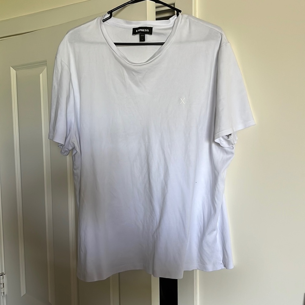 Mens white Express tshirt. Size XL